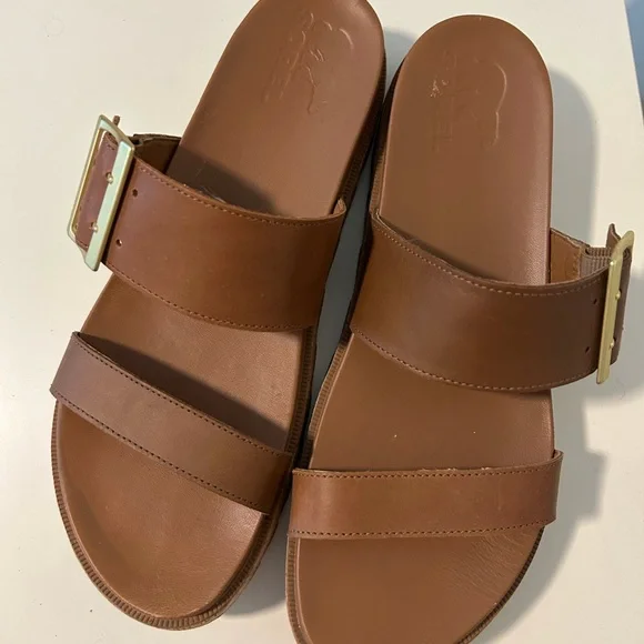 Sorel Cognac Sandals with Oversized Gold Buckle - Picture 2 of 4